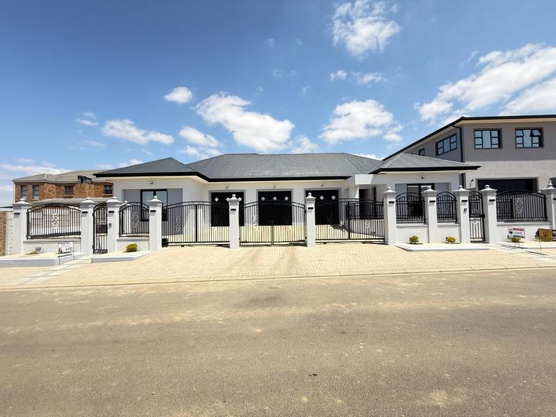 5 Bedroom Property for Sale in Tafelzicht Western Cape
